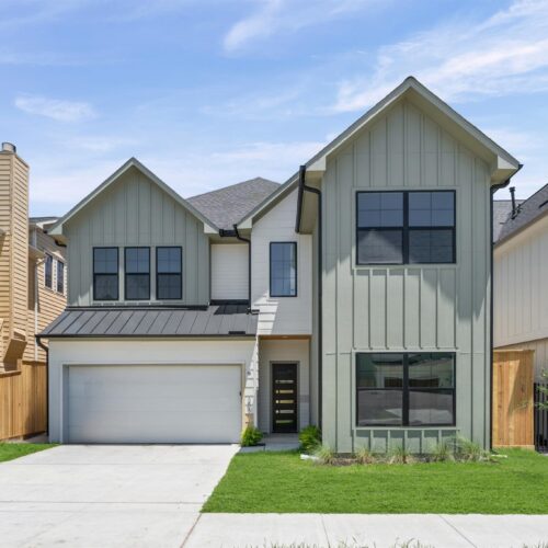 Luxury new construction home in The Heights Houston featuring modern farmhouse architecture, designer finishes, and exceptional curb appeal.
